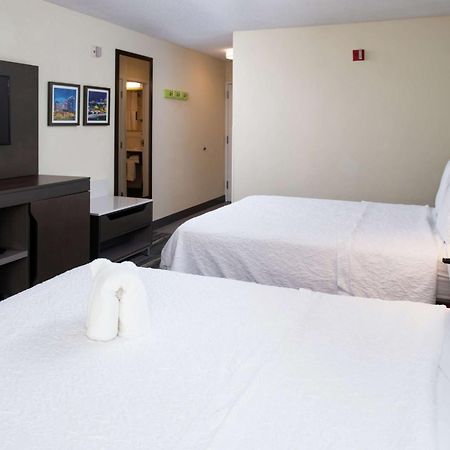 Hampton Inn Greensboro Airport Eksteriør bilde