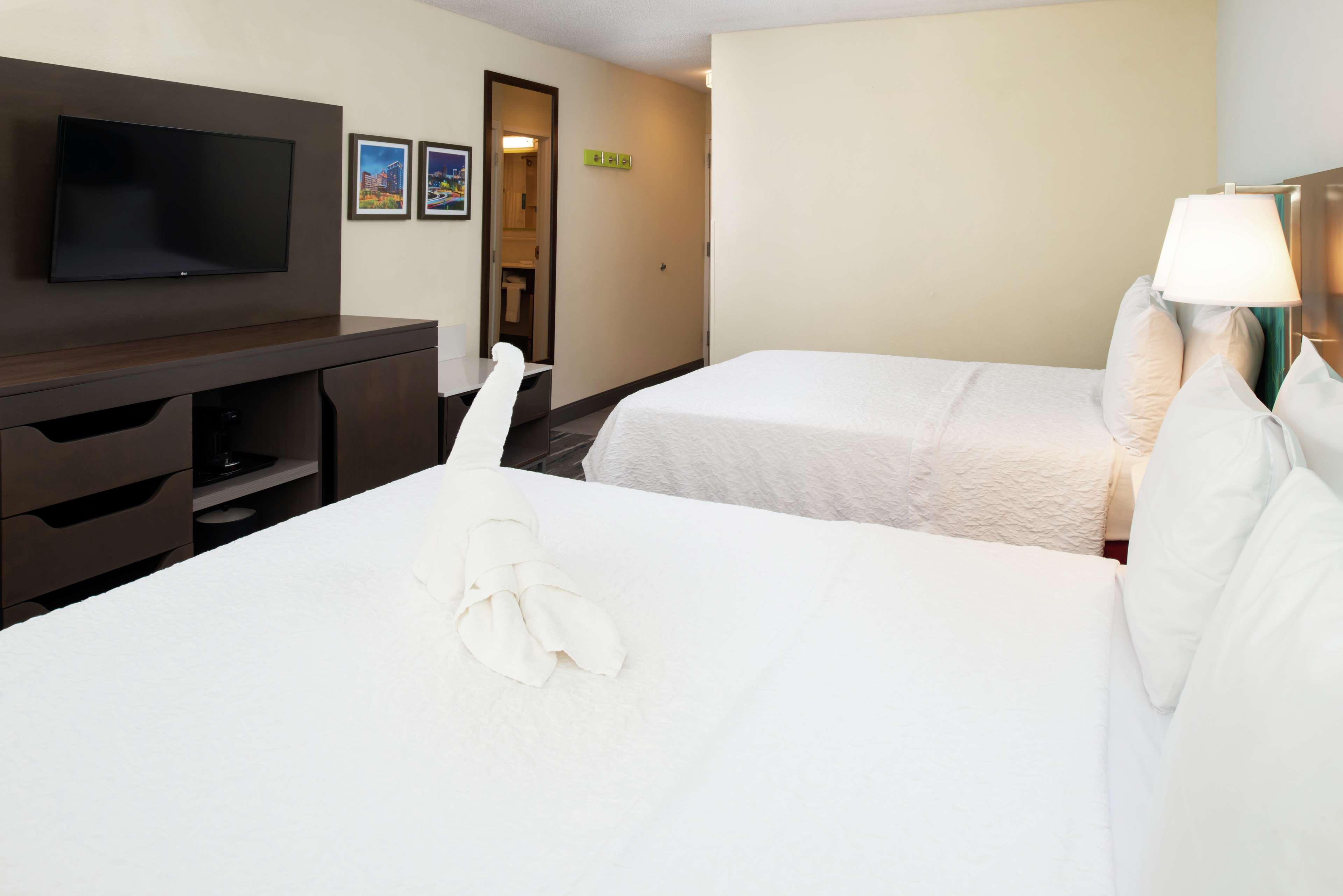 Hampton Inn Greensboro Airport Eksteriør bilde