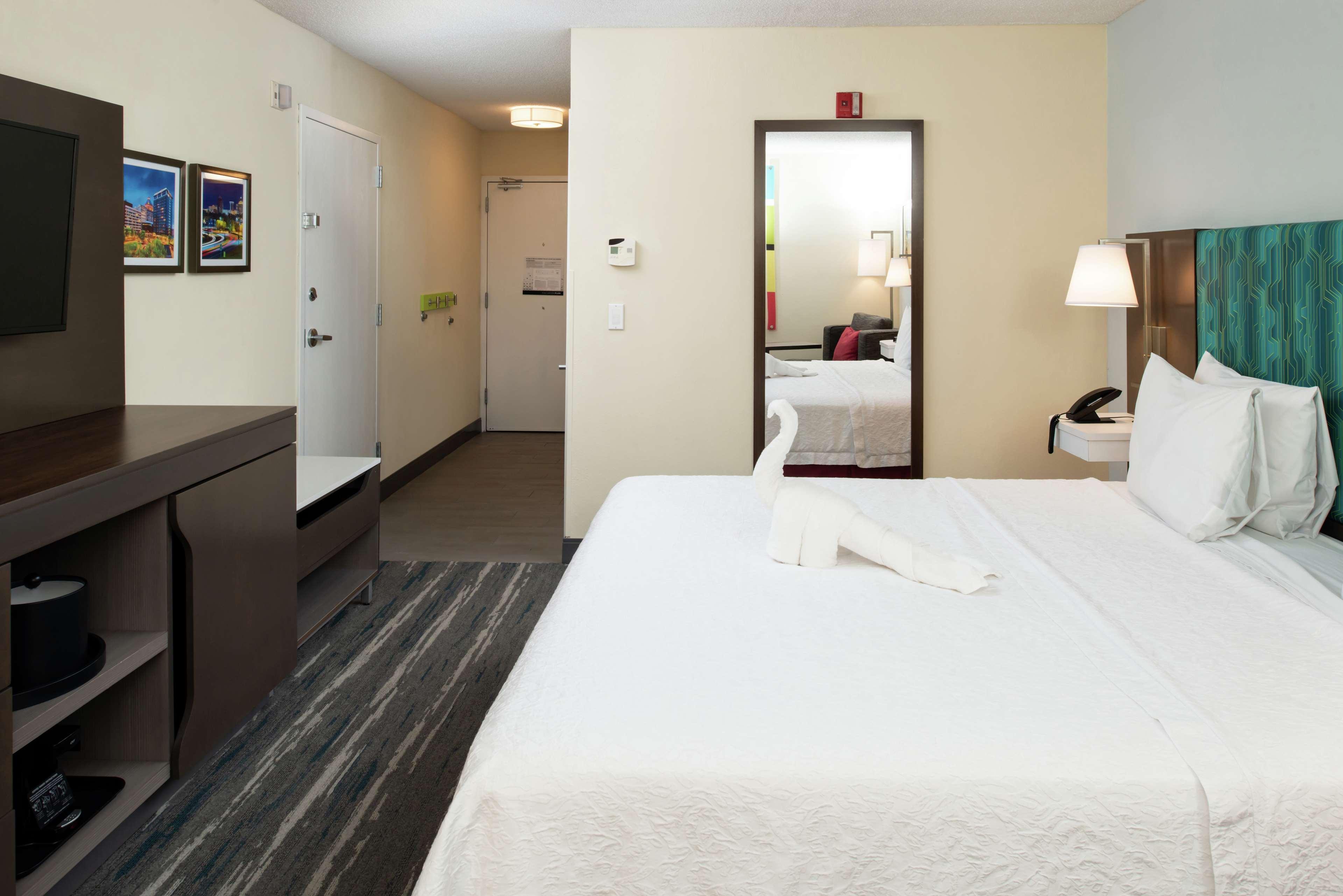 Hampton Inn Greensboro Airport Eksteriør bilde