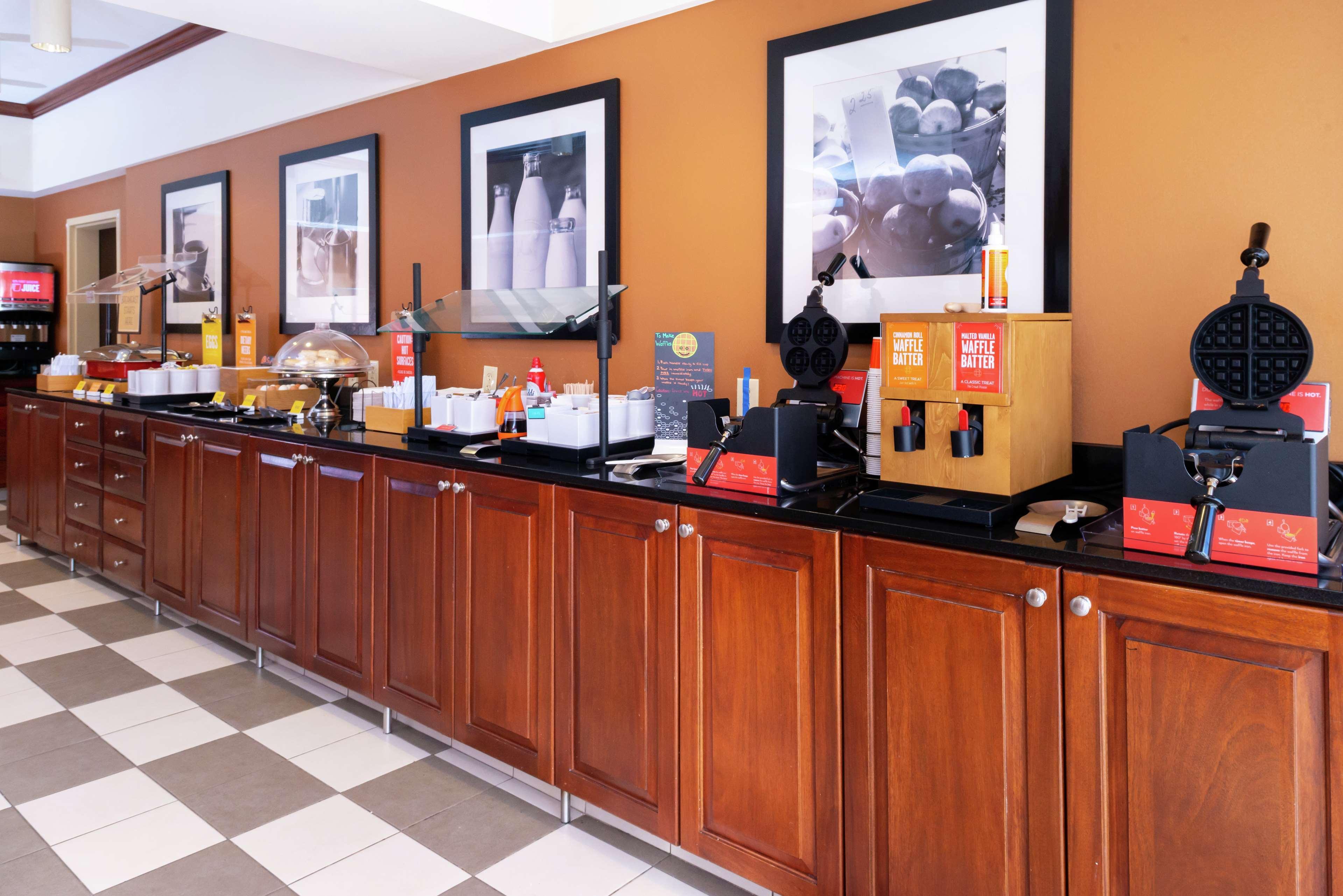 Hampton Inn Greensboro Airport Eksteriør bilde