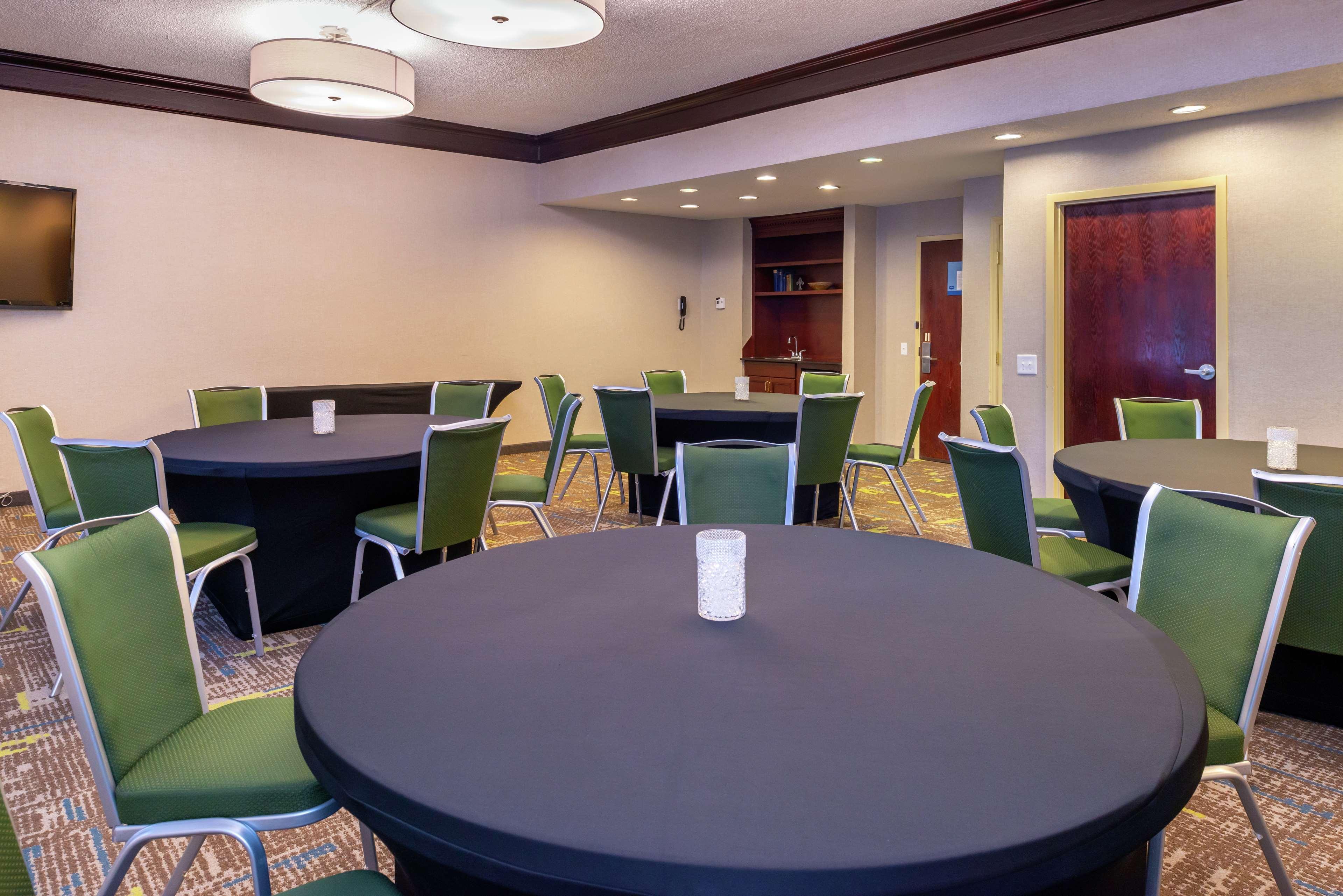 Hampton Inn Greensboro Airport Eksteriør bilde