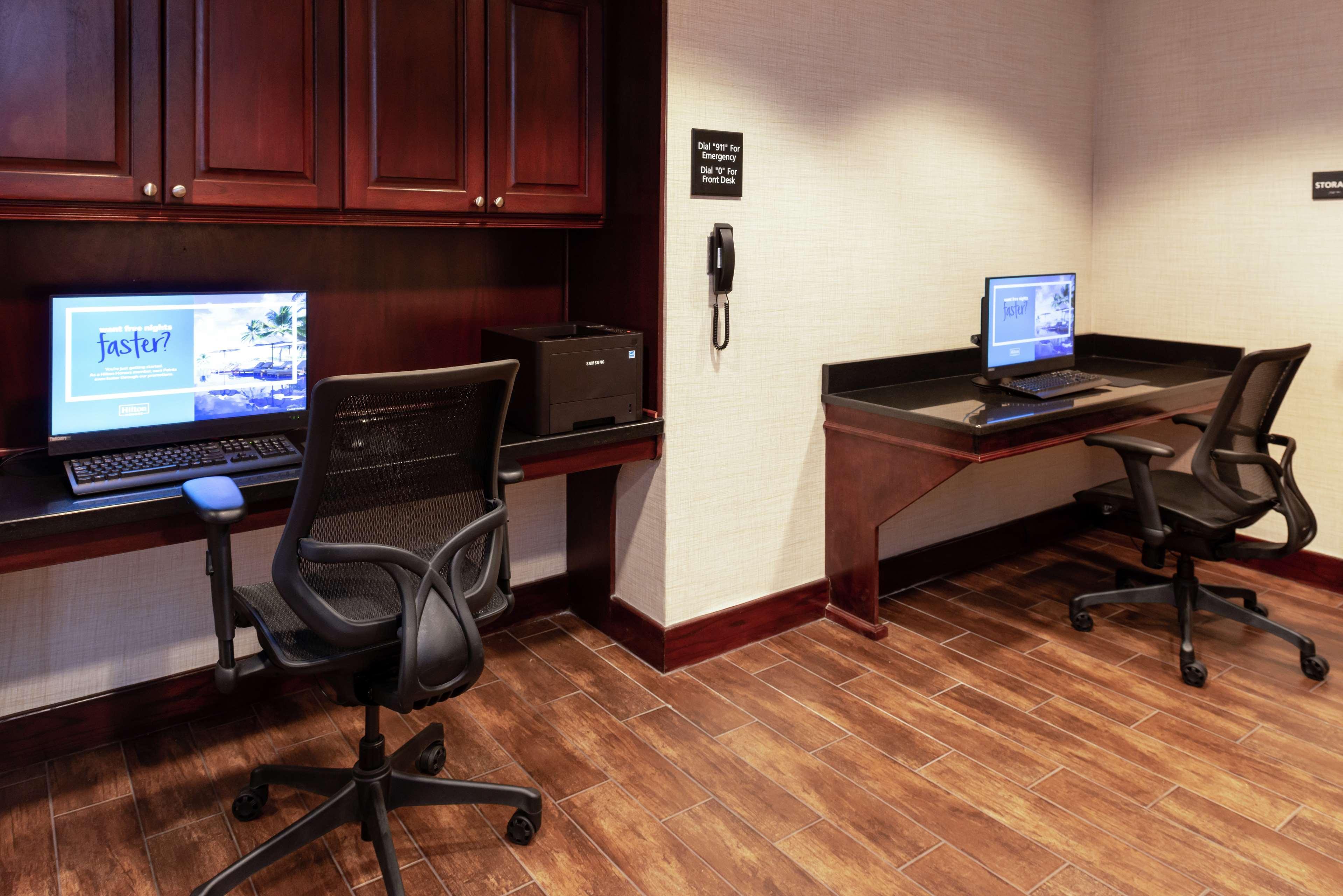 Hampton Inn Greensboro Airport Eksteriør bilde