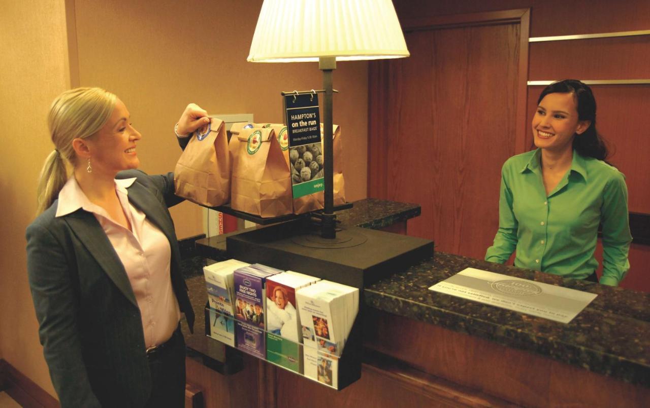 Hampton Inn Greensboro Airport Eksteriør bilde