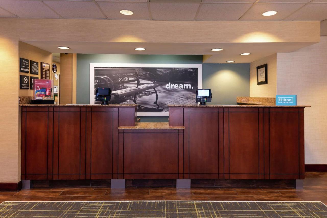 Hampton Inn Greensboro Airport Eksteriør bilde
