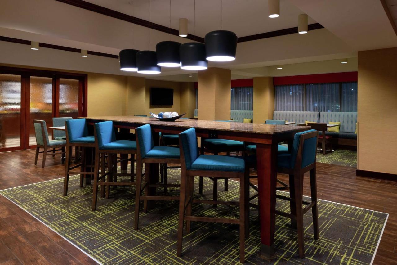 Hampton Inn Greensboro Airport Eksteriør bilde