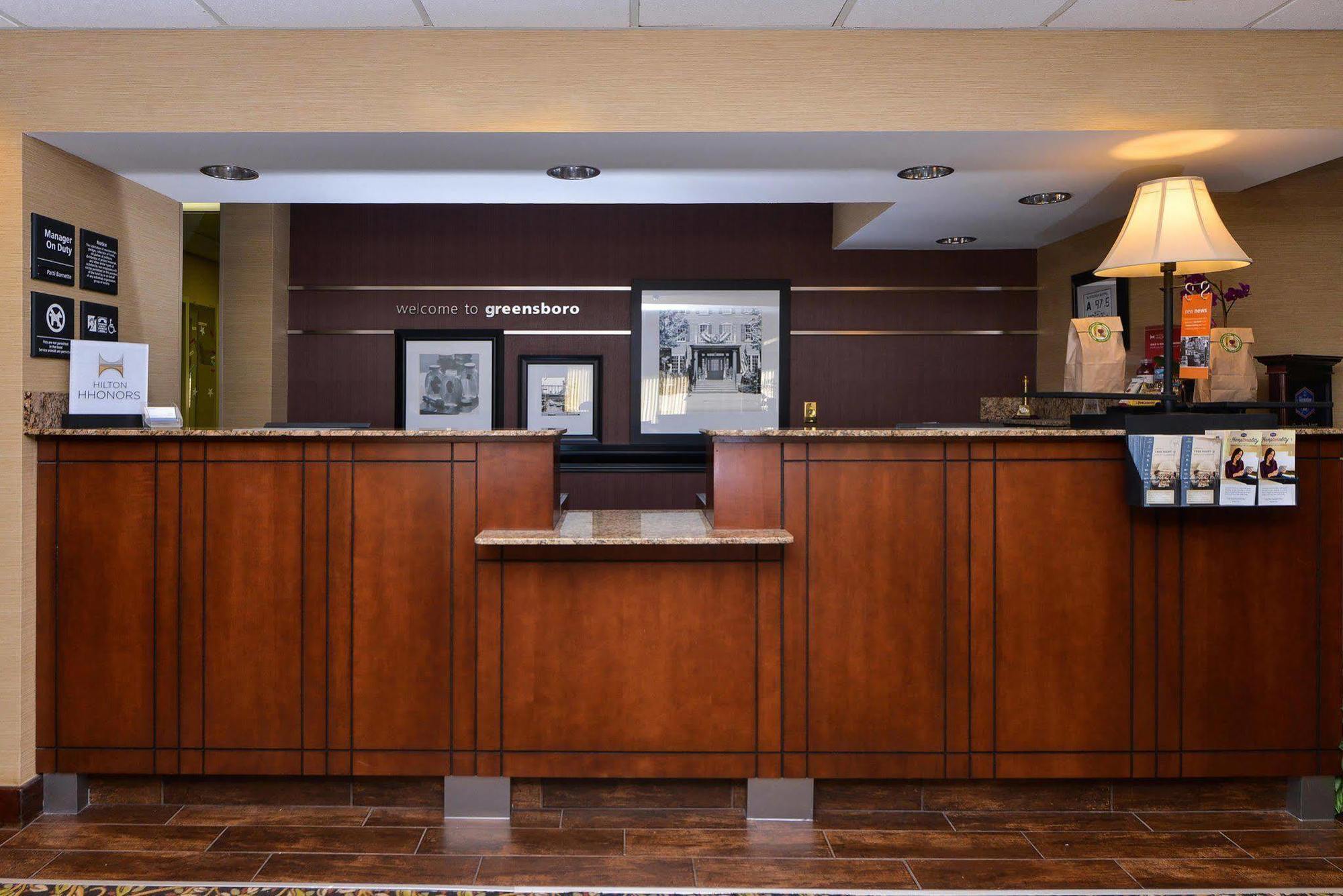 Hampton Inn Greensboro Airport Eksteriør bilde